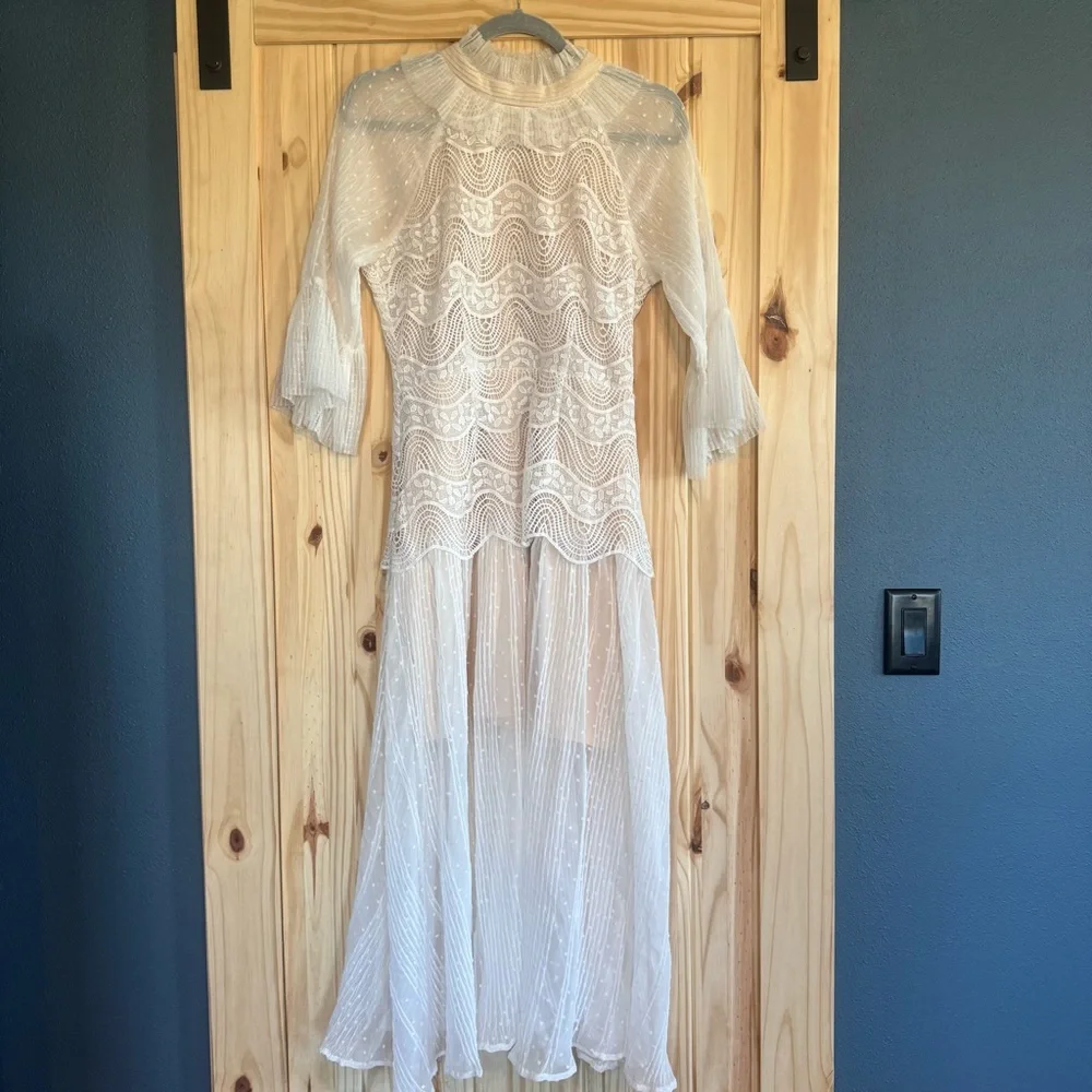 Elliatt Australia White High Neck Lace Midi Dress size M - Picture 14 of 16